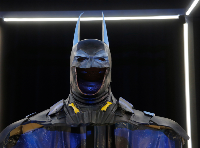 Illustration for article titled Batman Gets Weird When Artists Redesign His Cape and Cowl